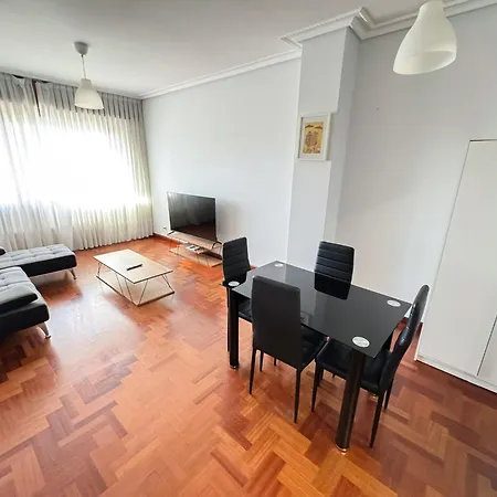 Centrico Y Amplio Piso En بلباو