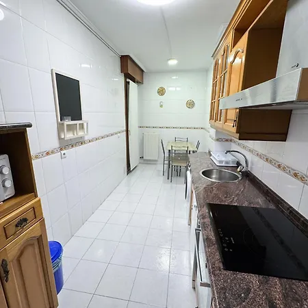 Centrico Y Amplio Piso En بلباو